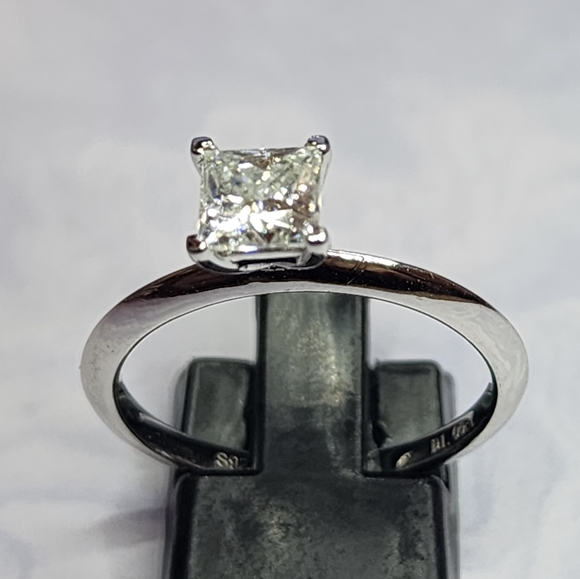 Moissanite Princess Cut 1 Carat Engagement Ring - Picture 3 of 5